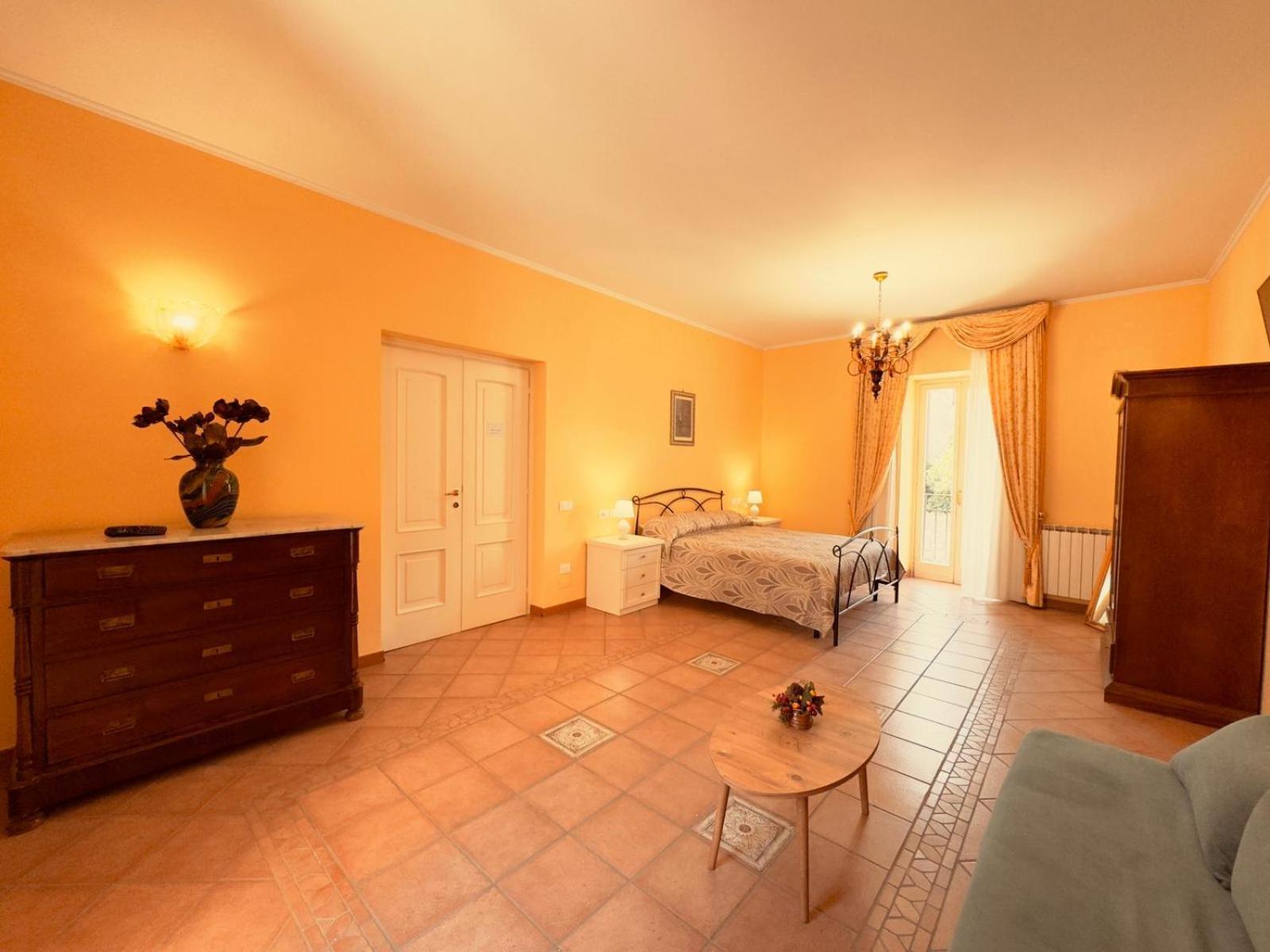 Casa Pepe - Fondi Vertice Rooms Екстер'єр фото