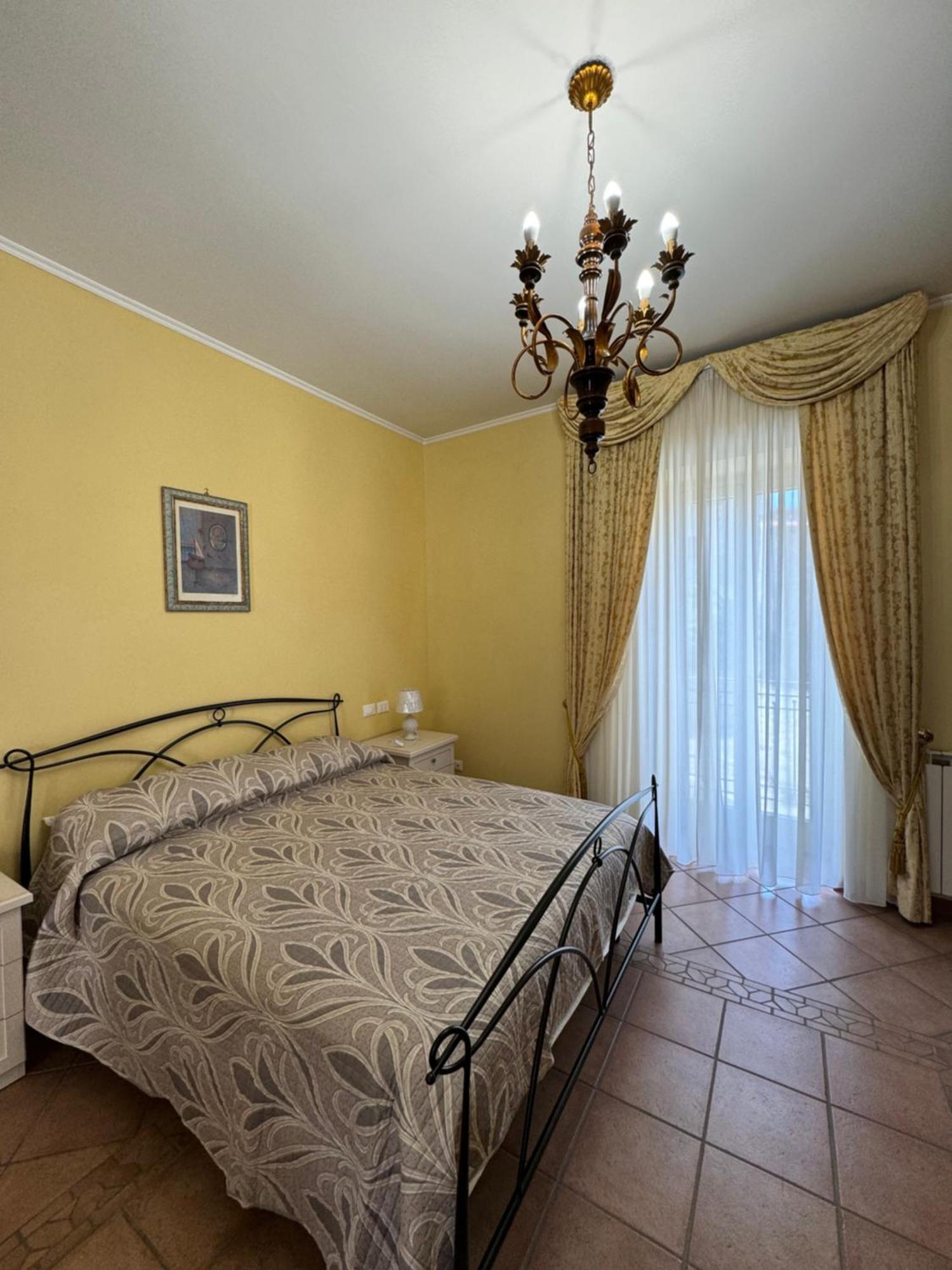 Casa Pepe - Fondi Vertice Rooms Екстер'єр фото