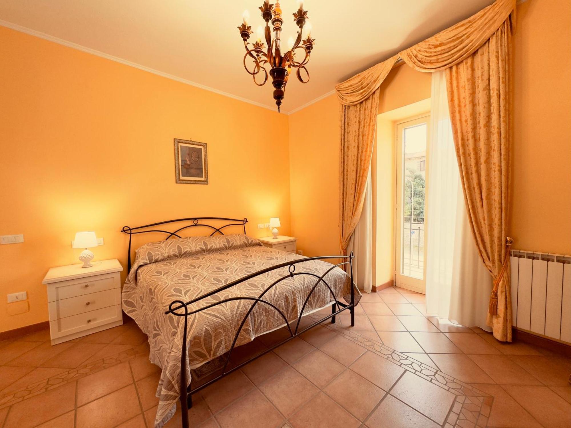 Casa Pepe - Fondi Vertice Rooms Екстер'єр фото
